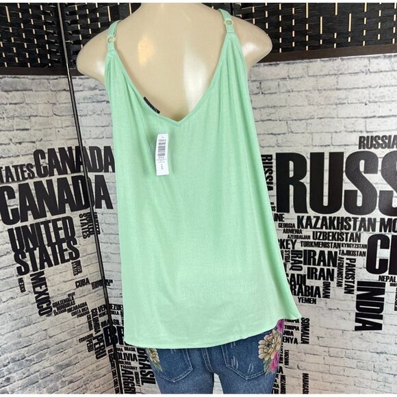 Torrid Plus 4 Mint Green Floral Lace Detail V-Neck Adjustable Strap Camisole - Picture 4 of 5